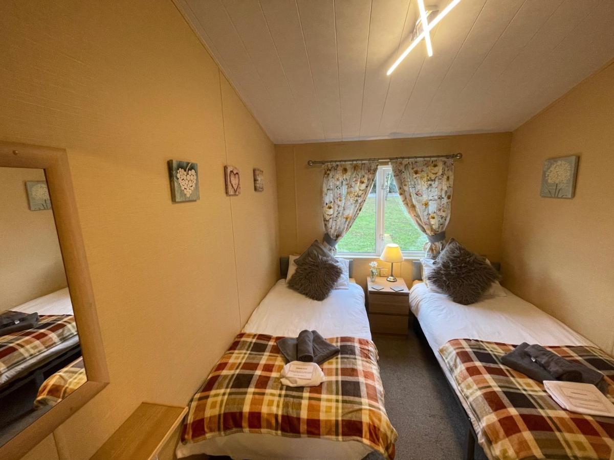 Luxury Lakeside Lodge L1 With Hot Tub Situated At Tattershall Lakes Country Park Экстерьер фото